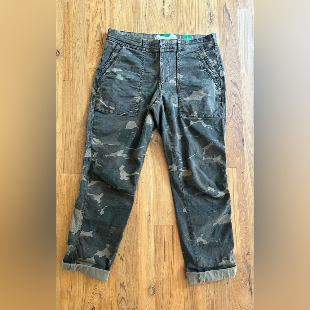 Anthropologie Wanderer Cargo Green Camouflage Crop Pant size 27